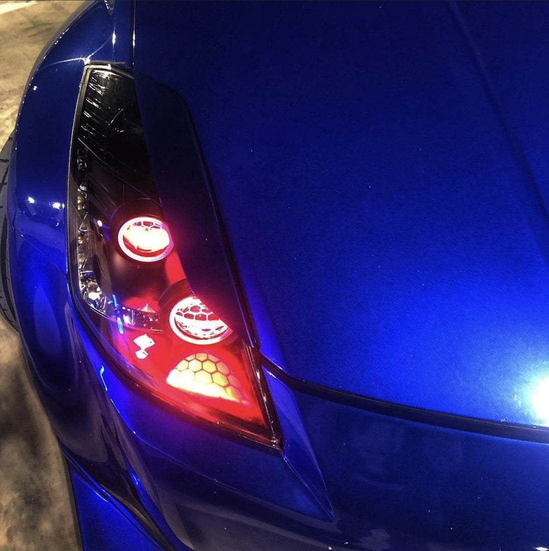 Nissan 350Z Headlights with Multicoloured Halo Rings, Demon Eyes and "Honeycomb" Projector Lens Etching